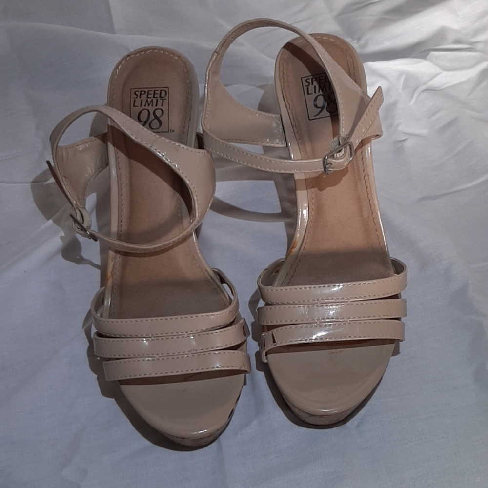Heels - Picture 4 of 4